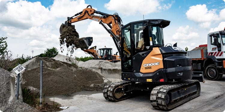 Case CE Midibagger Serie E bei der Arbeit