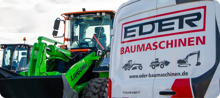EDER Baumaschinen Servicefahrzeug und ein LiuGong 856HE im Hintergrund