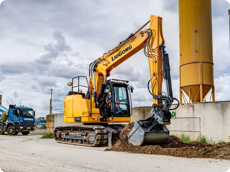 LiuGong 915FCR in einem Betonwerk.