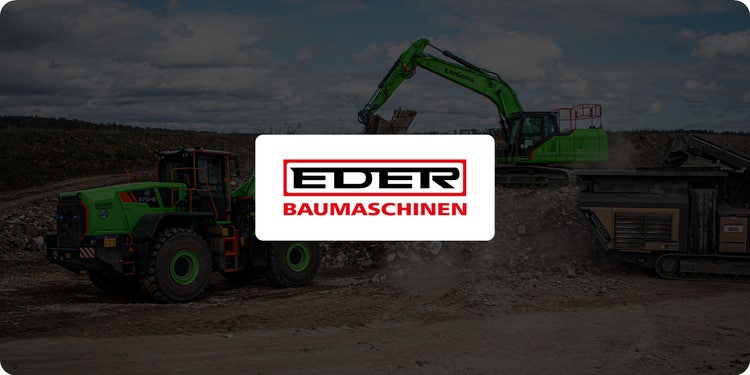 Banner EDER Baumaschinen mit einem Bagger und Radlader im Hintergrund.